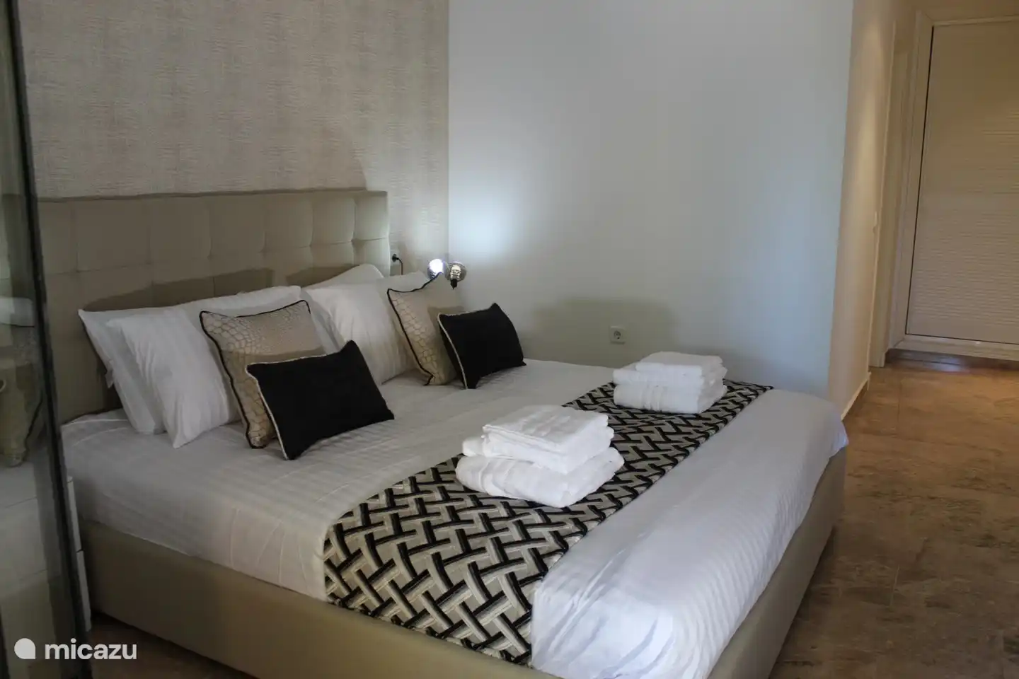 Chambre des maîtres avec salle de bains