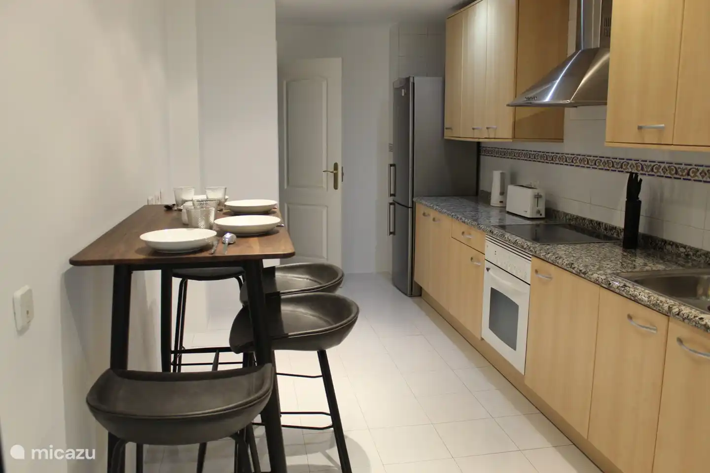 Cuisine avec bar petit-déjeuner