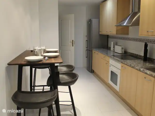 Appartement 3 chambres près de la plage et de San Pedro | Espagne, Costa del Sol, San Pedro de Alcántara - appartement Cuisine avec bar petit-déjeuner