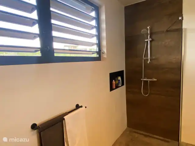 villa huren in Bonaire, Bonaire, Kralendijk – Villa Bonagio Bonaire badkamer slaapkamer 1