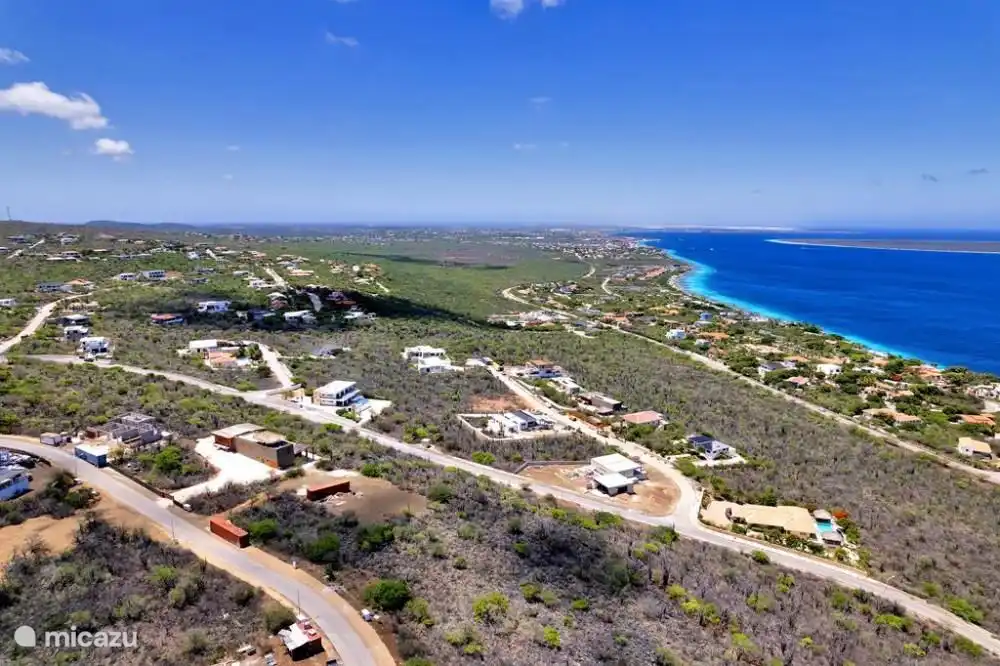 The villa is located in the luxurious Sabadeco residential area, about 8 minutes from 'down town' Kralendijk