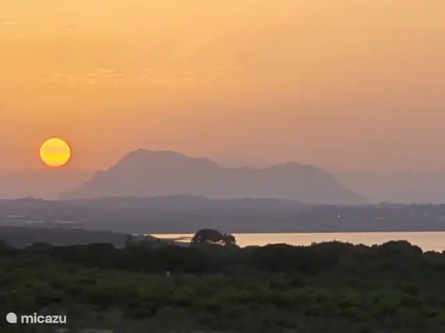 appartement huren in Spanje, Costa Blanca, La Mata – Boathouse Vanuit de keuken geniet je 's avonds van een prachtige zonsondergang en uitzicht over het natuurpark van La Mata.