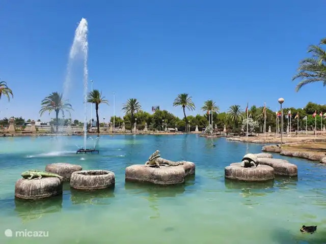 appartement huren in Spanje, Costa Blanca, La Mata – Boathouse Parque de las Naciones in Torrevieja, leuk stadspark met een speeltuin.