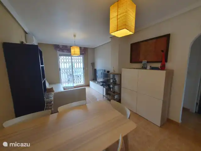 appartement huren in Spanje, Costa Blanca, La Mata – Boathouse Zicht op eetplaats en living.