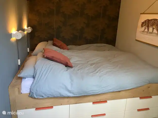 Location de Vacances Pays-Bas, Overijssel, Giethmen, bungalow - Bois de mélèze Chambre avec lit double 160x200 avec tiroirs pratiques en dessous