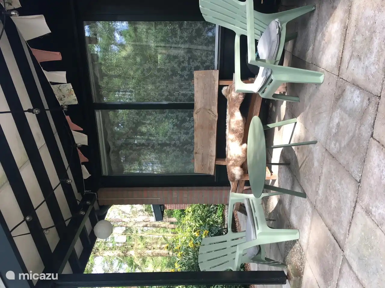 Draußen unter dem Dach sitzen, mit dem Außenkamin oder dem schönen Grill?