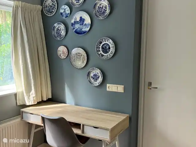 Location de Vacances Pays-Bas, Overijssel, Giethmen, bungalow - Bois de mélèze Un lieu de travail. Une connexion Wi-Fi relativement rapide est disponible dans et autour du chalet.