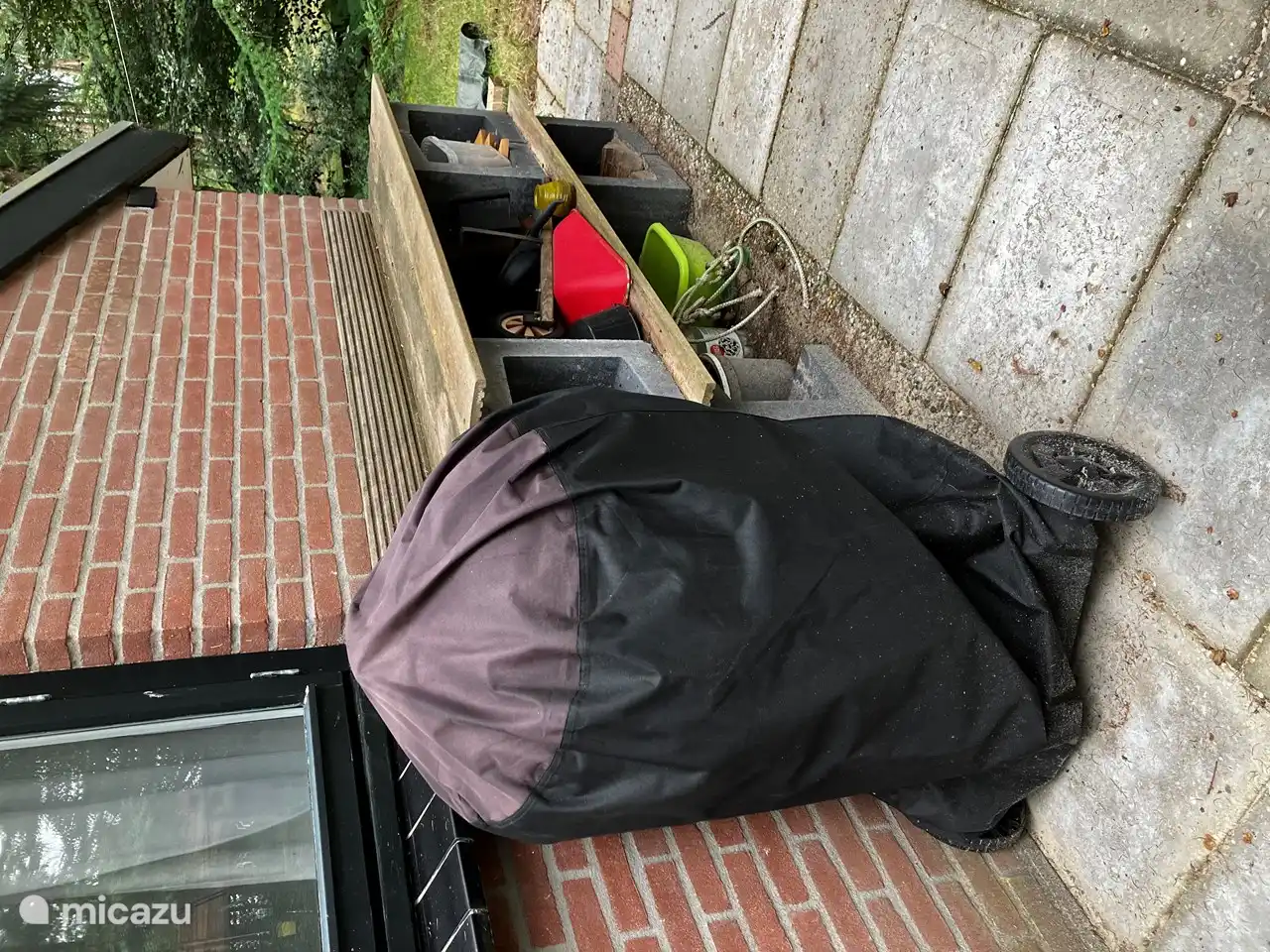 Ein hochwertiger und großer Grill mit Temperaturanzeige, damit Sie die gewünschte Temperatur halten können.