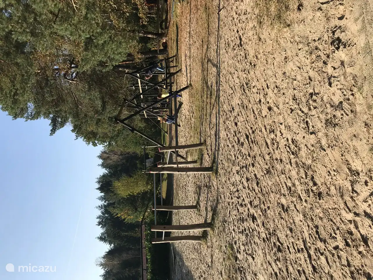 Spielplatz mit Fun-Seilbahn