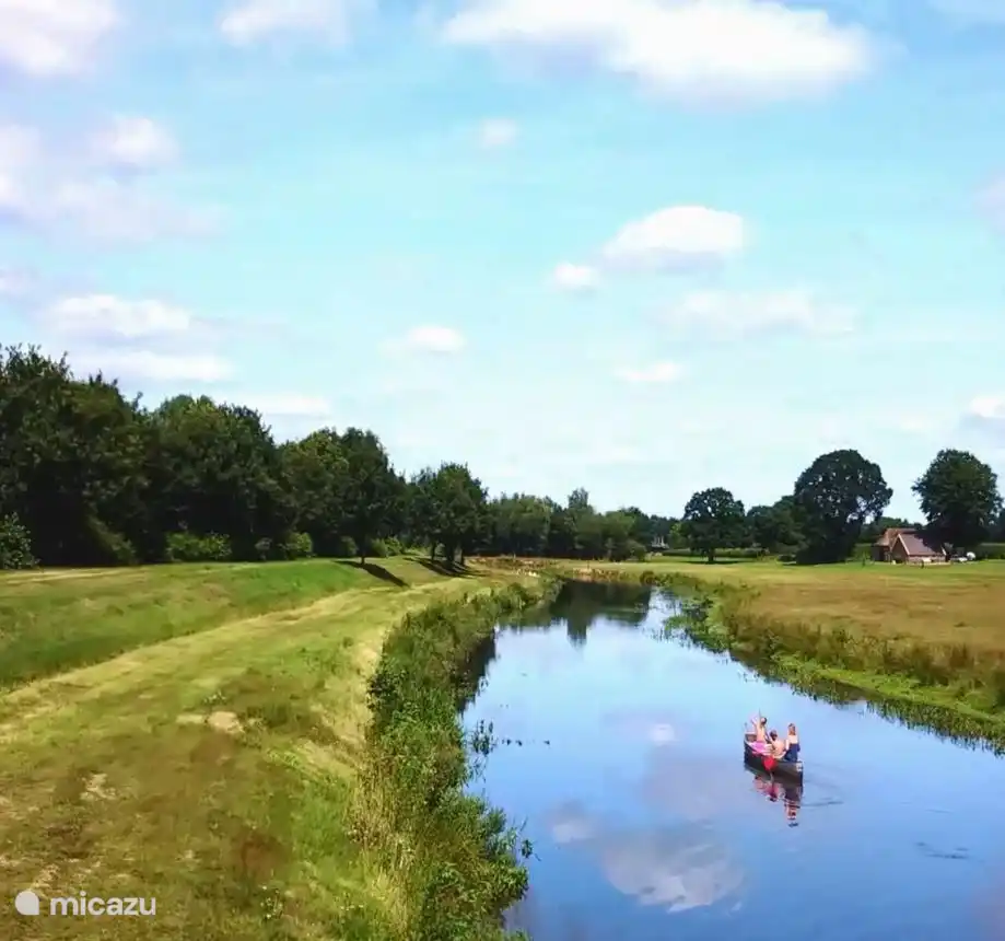 Mieten Sie ein Kanu oder Kajak bei Outdoor Ommen und segeln Sie auf der Regge