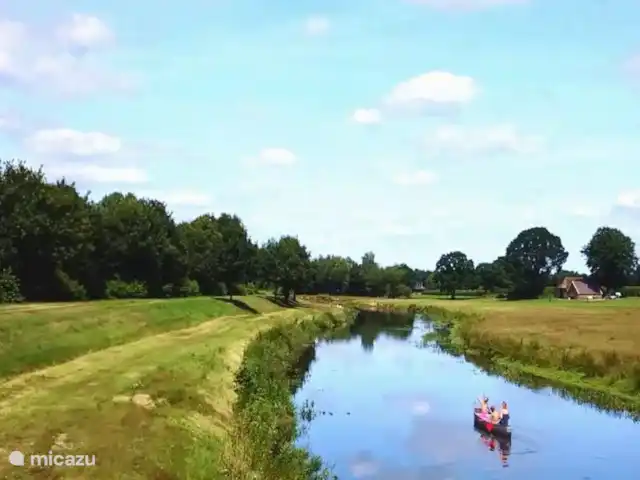 Location de Vacances Pays-Bas, Overijssel, Giethmen, bungalow - Bois de mélèze Louez un canoë ou un kayak chez Outdoor Ommen et naviguez sur le Regge