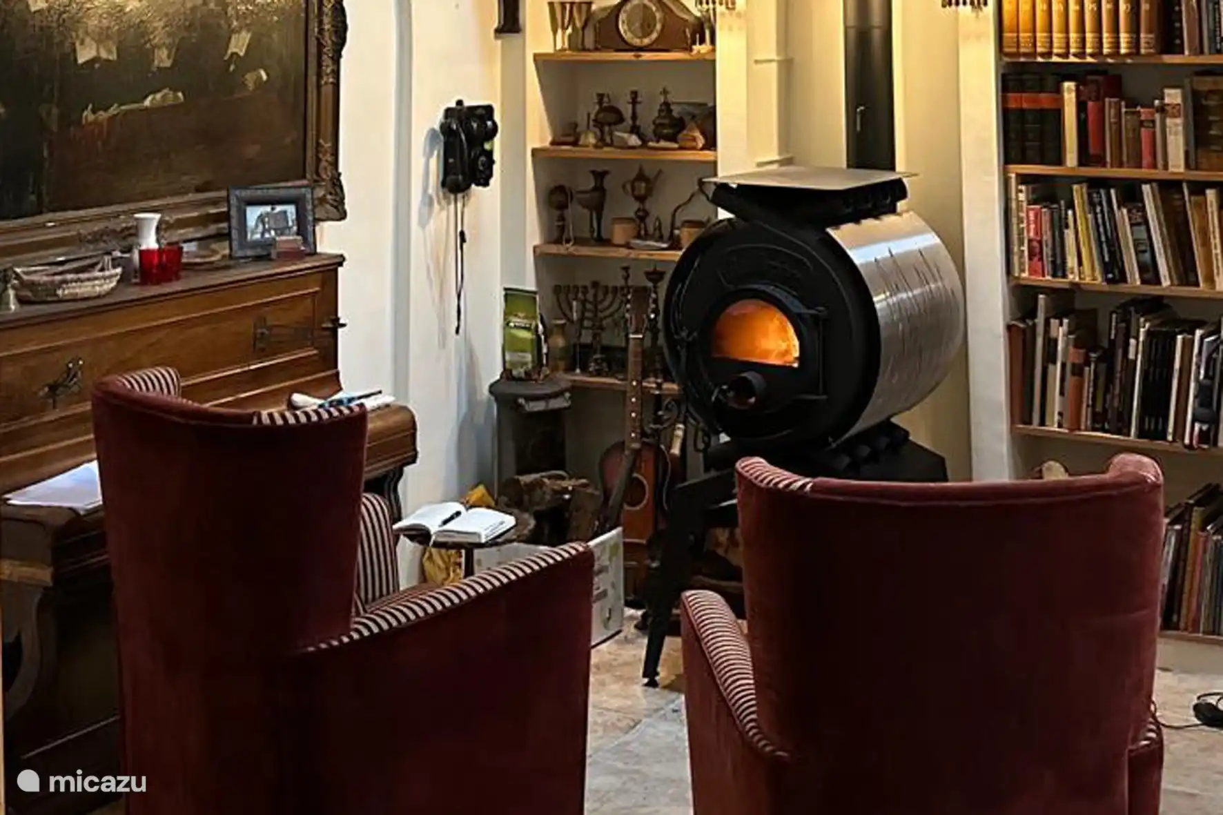 Leseecke, Bibliothek, Holzofen