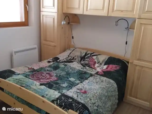 Location de Vacances France, Haute-Savoie, Morzine, appartement - panorama montagneux à couper le souffle La deuxième chambre donne un accès direct à la salle de bain avec douche