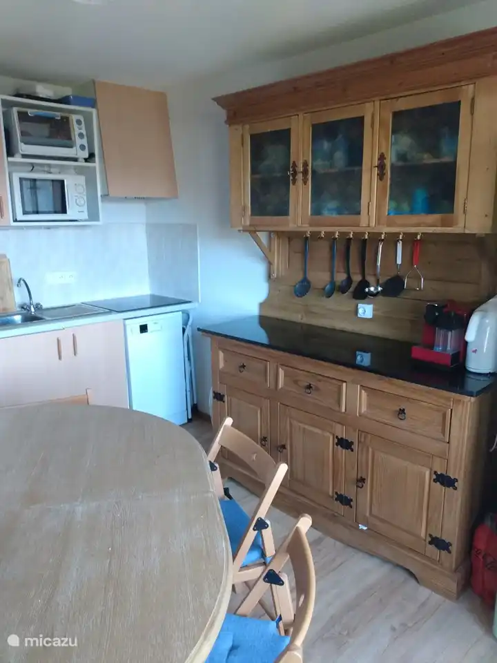 The kitchen is equipped with a microwave, oven, Nespresso, kettle, induction, dishwasher, toaster, hand blender and many kitchen aids