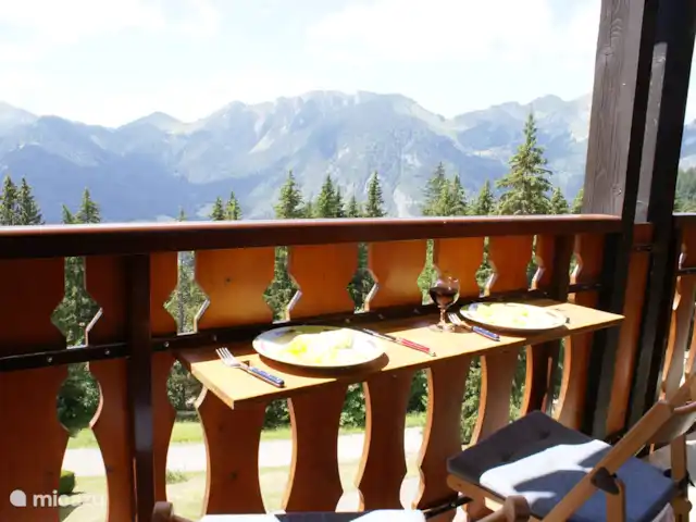 Location de Vacances France, Haute-Savoie, Morzine, appartement - panorama montagneux à couper le souffle Assis sur le balcon, vous pourrez profiter de la belle vue, des couchers de soleil et parfois des corbeaux et des cerfs-volants rouges volent à hauteur du balcon