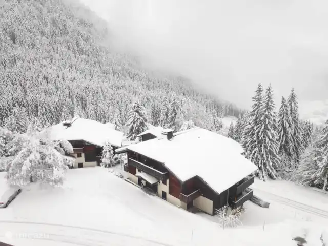 Location de Vacances France, Haute-Savoie, Morzine, appartement - panorama montagneux à couper le souffle Vue de l’appartement dans la neige