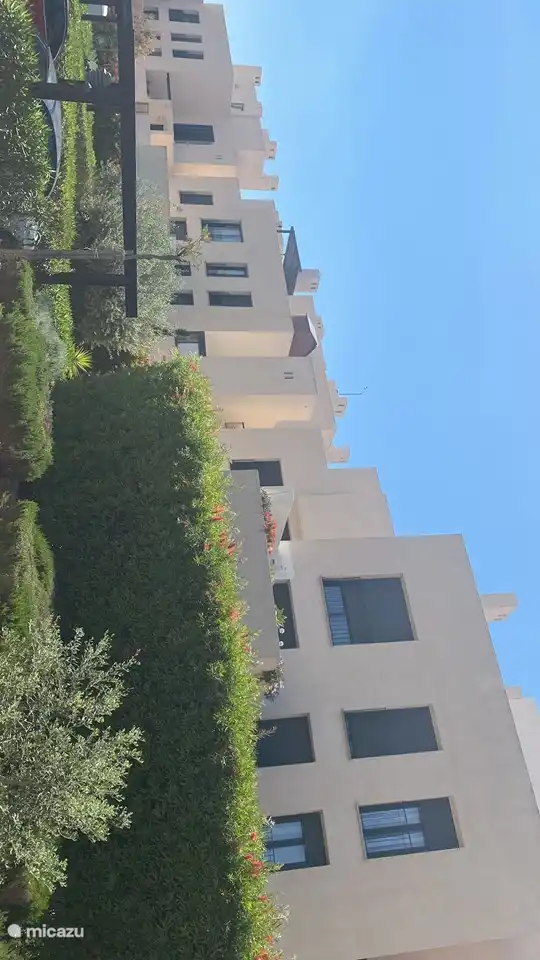 Ático en la 2ª y 3ª planta del edificio del extremo derecho. Un remanso de lujo y confort con vistas panorámicas.