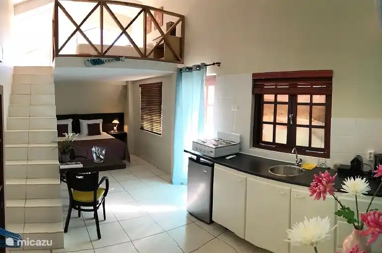 Unten ein schönes Bett für zwei Personen oder es kann auch auseinander geschoben werden