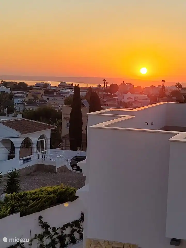 Lever du soleil vu de la terrasse sur le toit