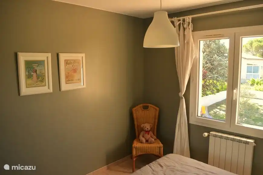 Im ersten Stock zwei Schlafzimmer mit Blick auf den Mont Ventoux