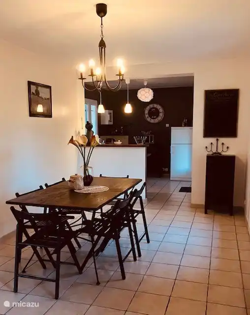 Geräumiges Esszimmer