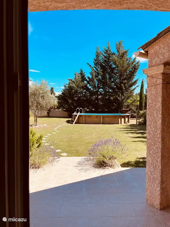 Vollständig ummauerter Garten