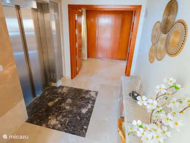 ático en España, Andalucía, Alhaurín de la Torre - penthouse El ascensor se detiene con la llave en el vestíbulo del apartamento directamente desde el aparcamiento.