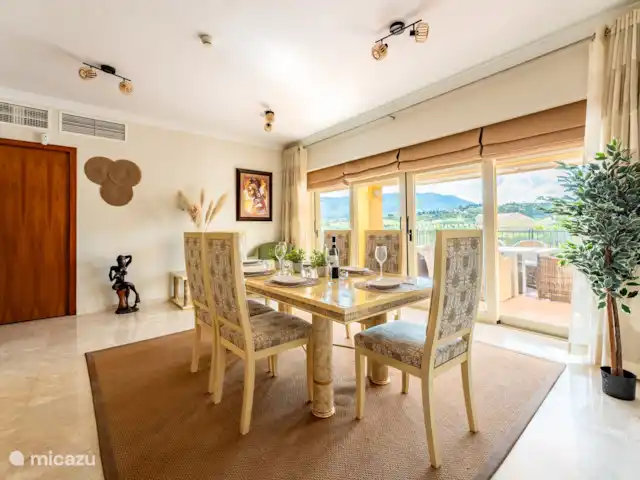 ático en España, Andalucía, Alhaurín de la Torre - penthouse El comedor con acceso a la terraza y la encantadora zona de comedor con vistas.