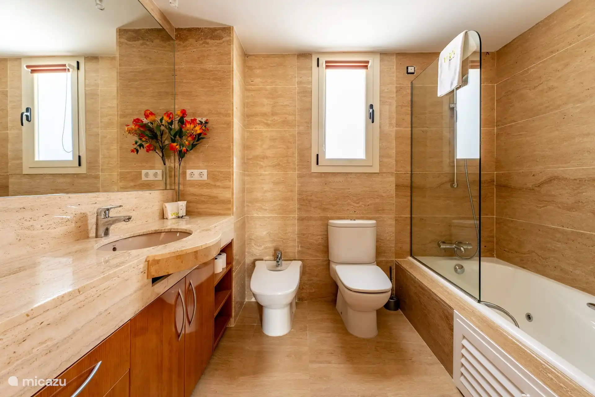 Das Badezimmer gehört zum zweiten Schlafzimmer en suite.