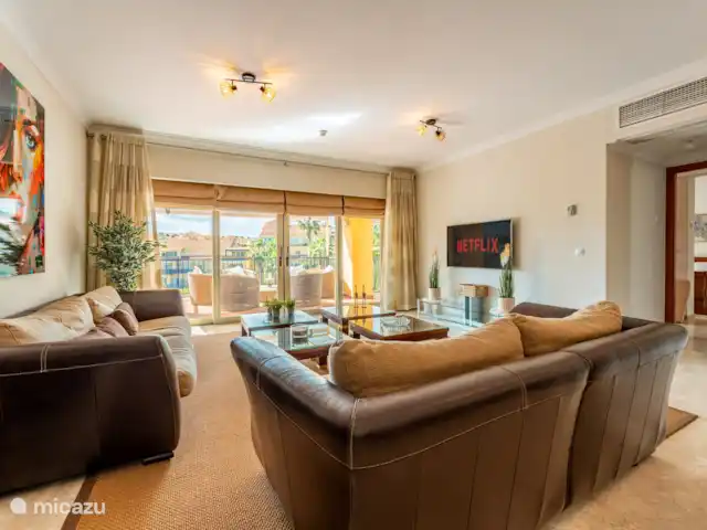 ático en España, Andalucía, Alhaurín de la Torre - penthouse Sala de estar con TV y acceso a la terraza.