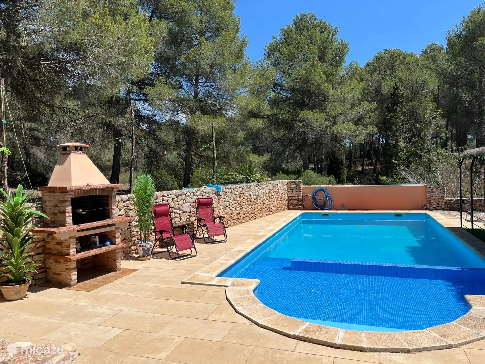 Ons heerlijke zwembad! Open van 09:30 tot 23:00 of in overleg.