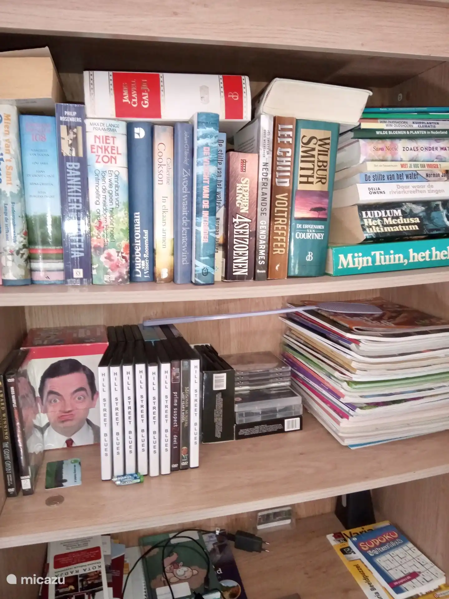 Viel Lesestoff und DVDs für regnerische Tage. Auch Rad- und Wanderrouten und Tipps für Ausflüge in die Umgebung 