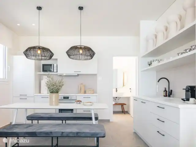 Villa Pueblo | Grèce, Crète, Pigianos Kampos - villa Cuisine de luxe avec coin repas et divers appareils encastrés