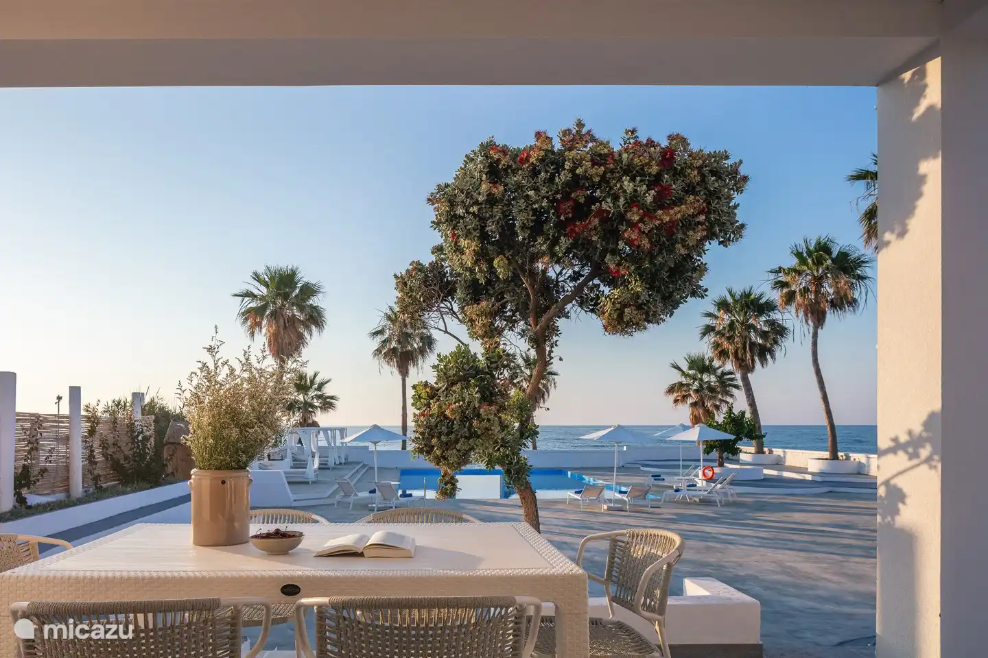 Essbereich auf der Außenterrasse