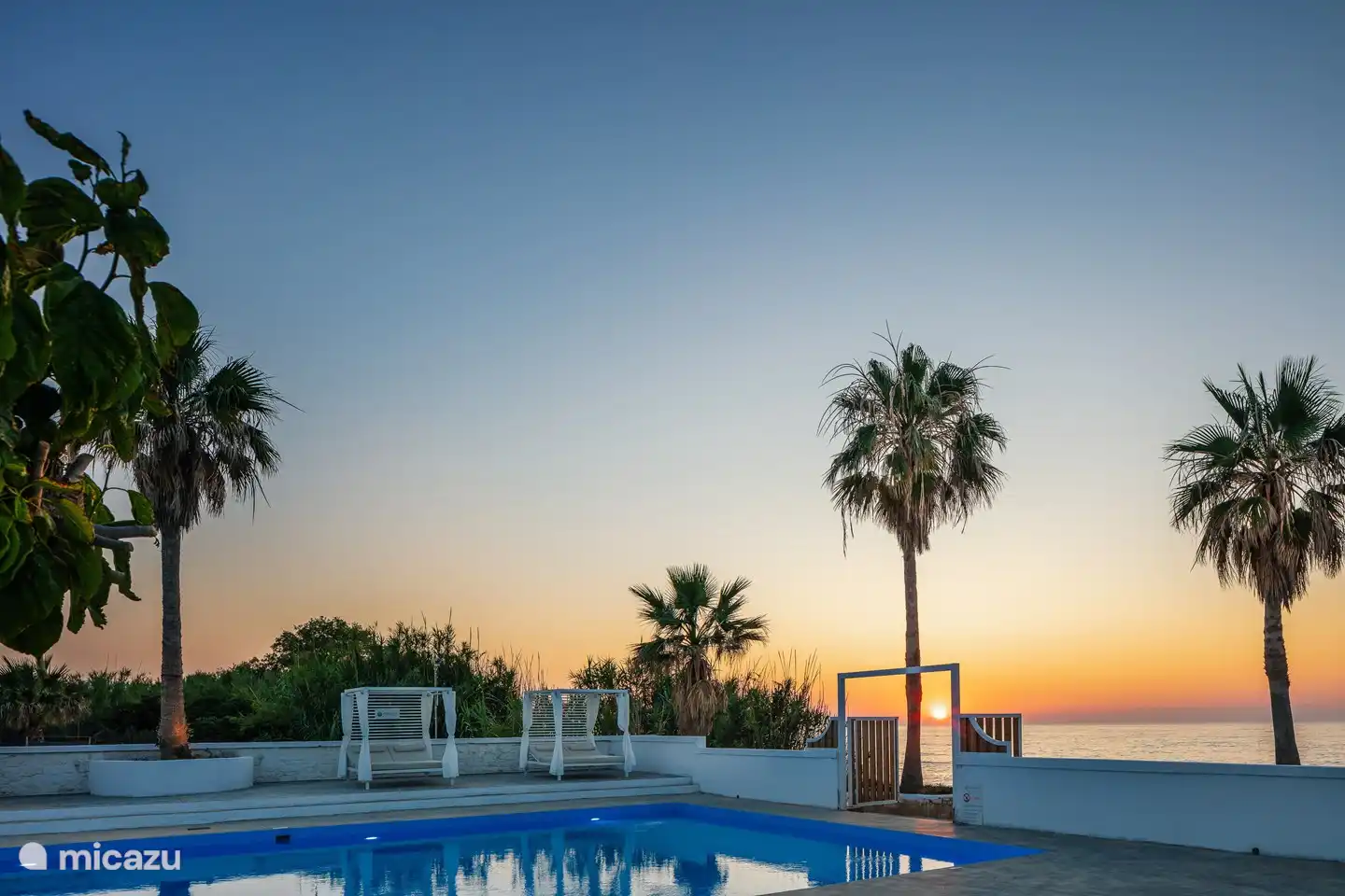 Sonnenuntergang von der Poolterrasse