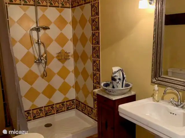 Les Chambres de la Closerie | France, Loire, Saint-Didier-sur-Rochefort - villa chambre familiale communicante avec salle de bain privée