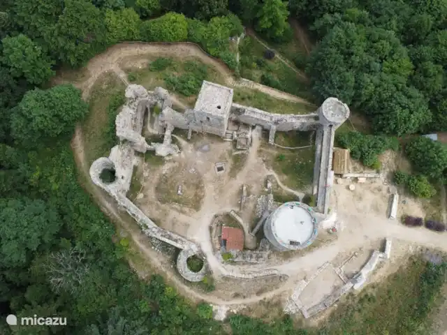 Les Chambres de la Closerie | France, Loire, Saint-Didier-sur-Rochefort - villa le château d'Urfé
