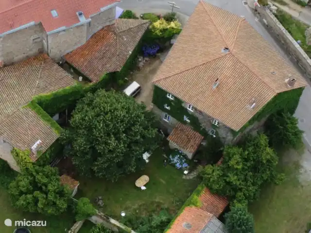 Les Chambres de la Closerie | France, Loire, Saint-Didier-sur-Rochefort - villa vue aérienne du jardin
