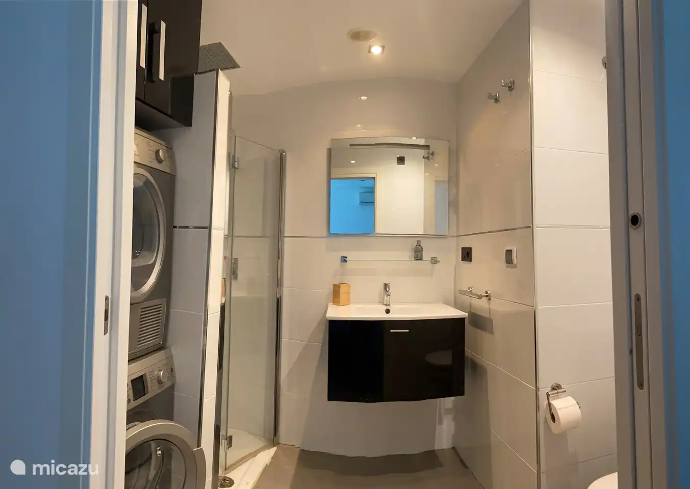 Salle de bain partagée.