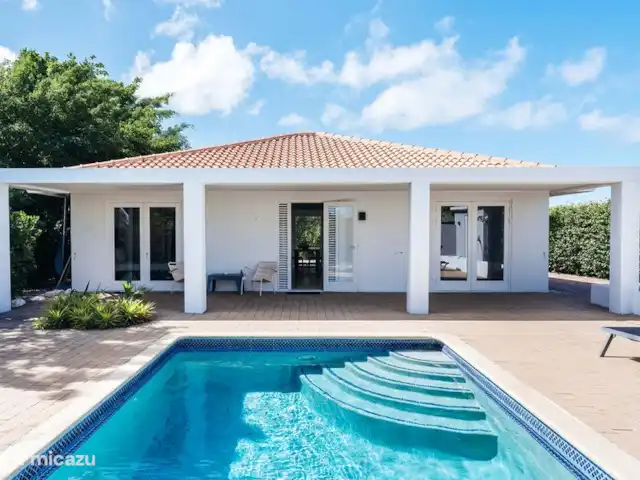 Villa Coral Beach en Curazao, Bandabou (oeste), Coral Estate, Rif St.Marie - villa Atrás