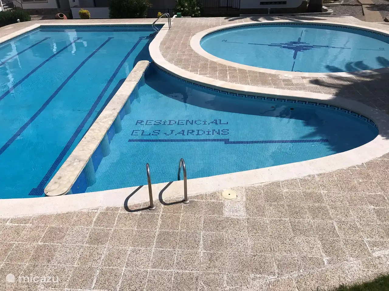 Es gibt nicht weniger als 3 Schwimmbäder für Jung und Alt