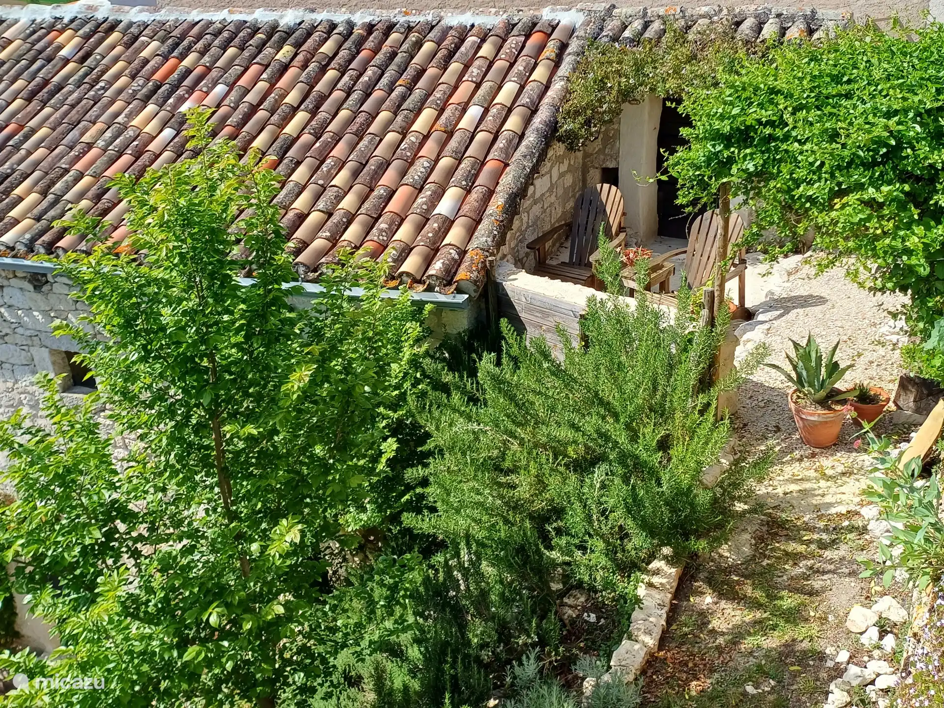 Gîte Moon, Eingang und Terrasse.