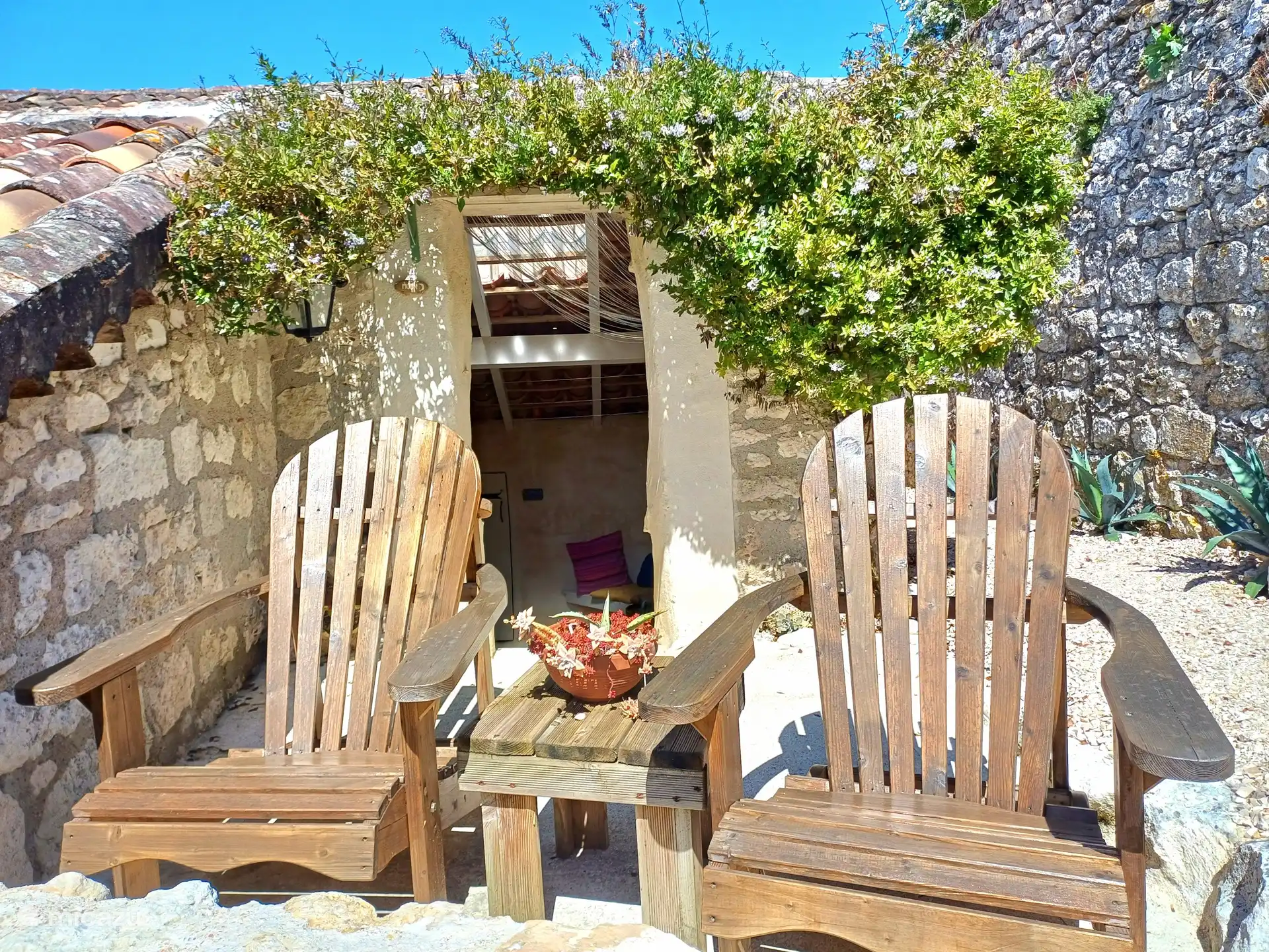 Terrasse und Eingang Gîte Moon.