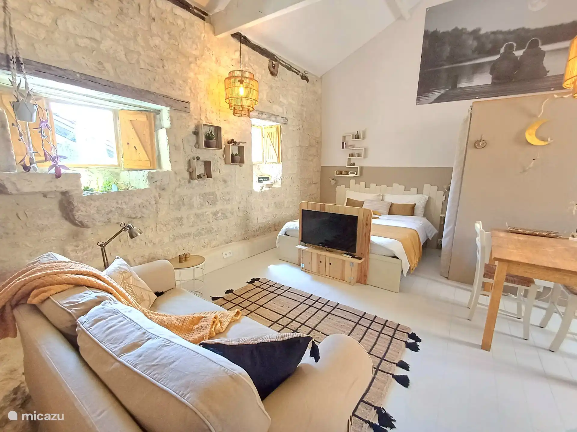 Bequemes Sofa und Bett (160x200).