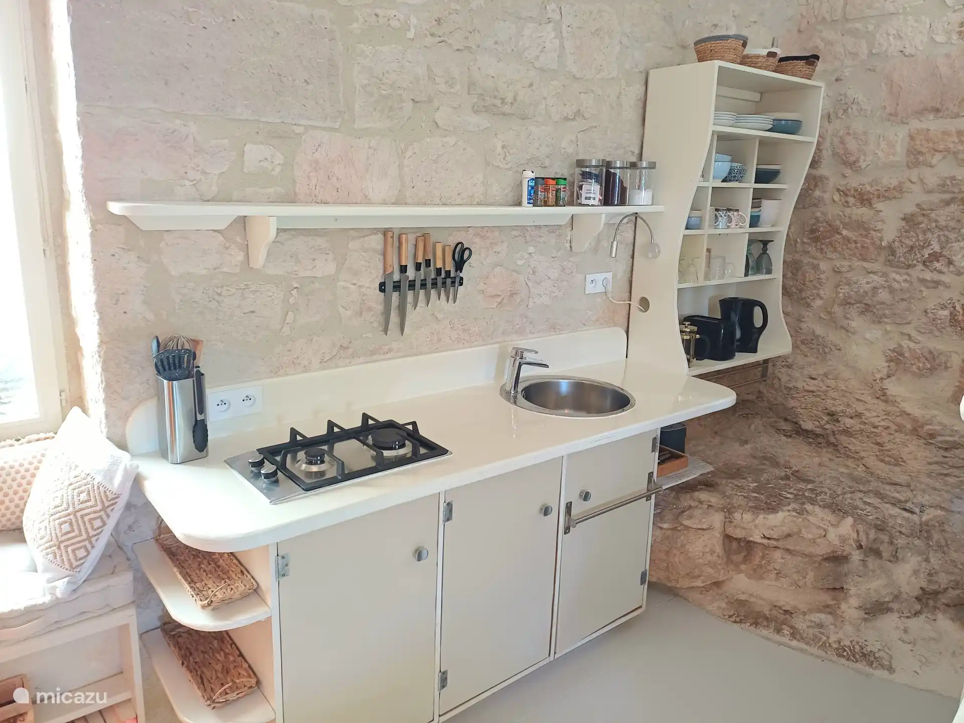 Cuisine compacte et pratique.