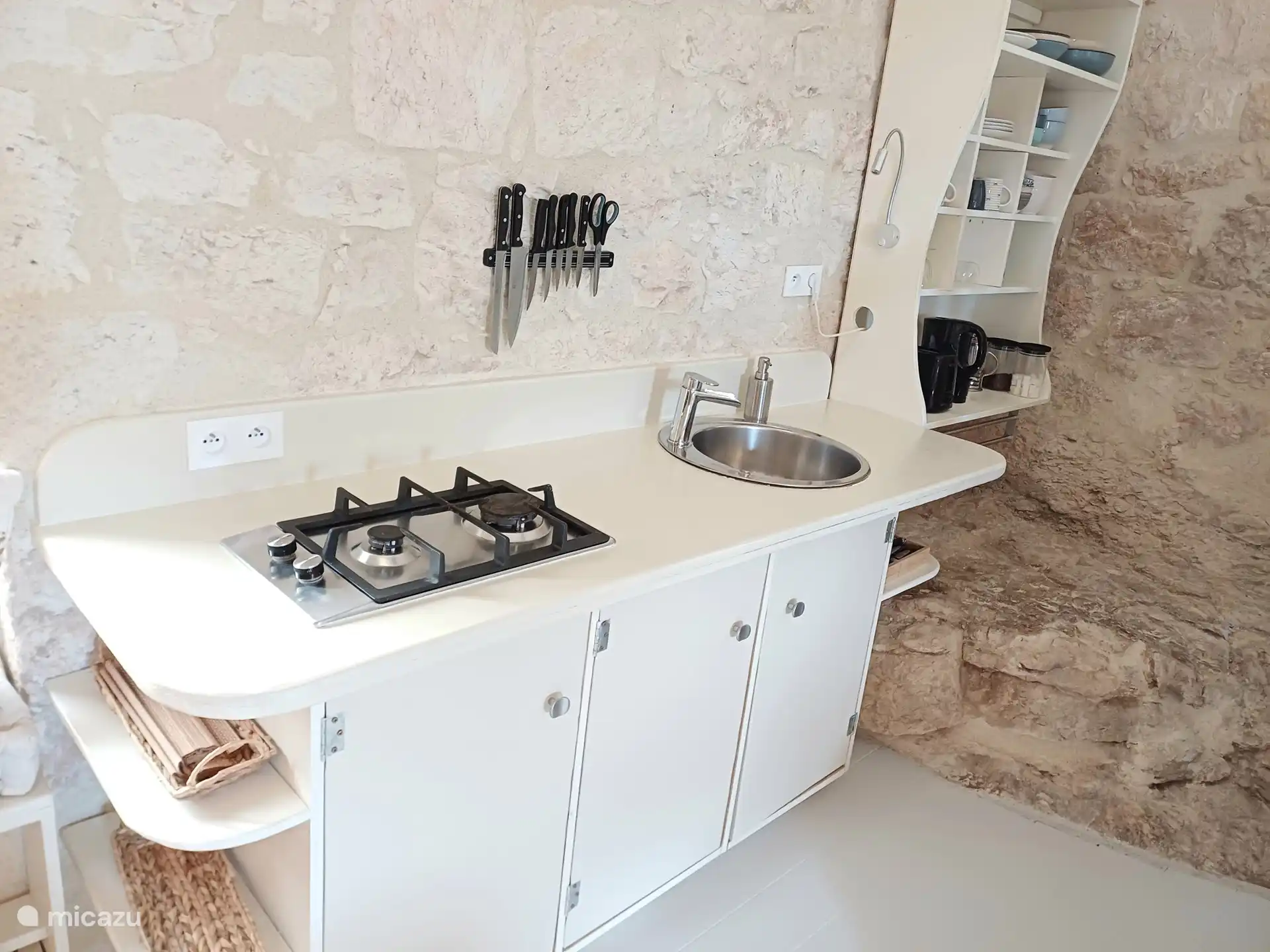 Voll ausgestattete Küche