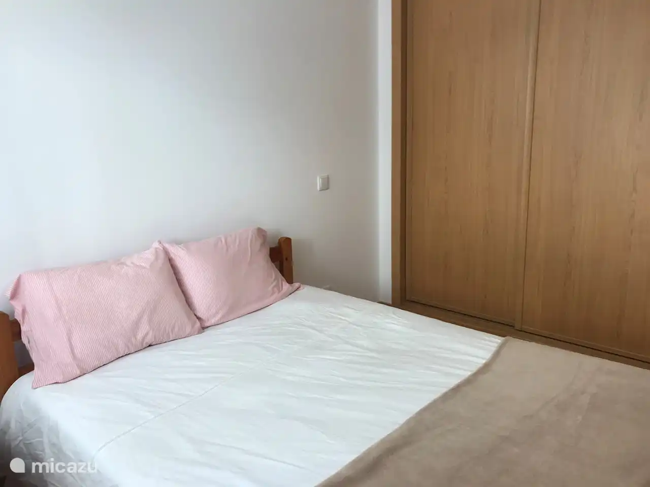 Schlafzimmer und Einbauschrank