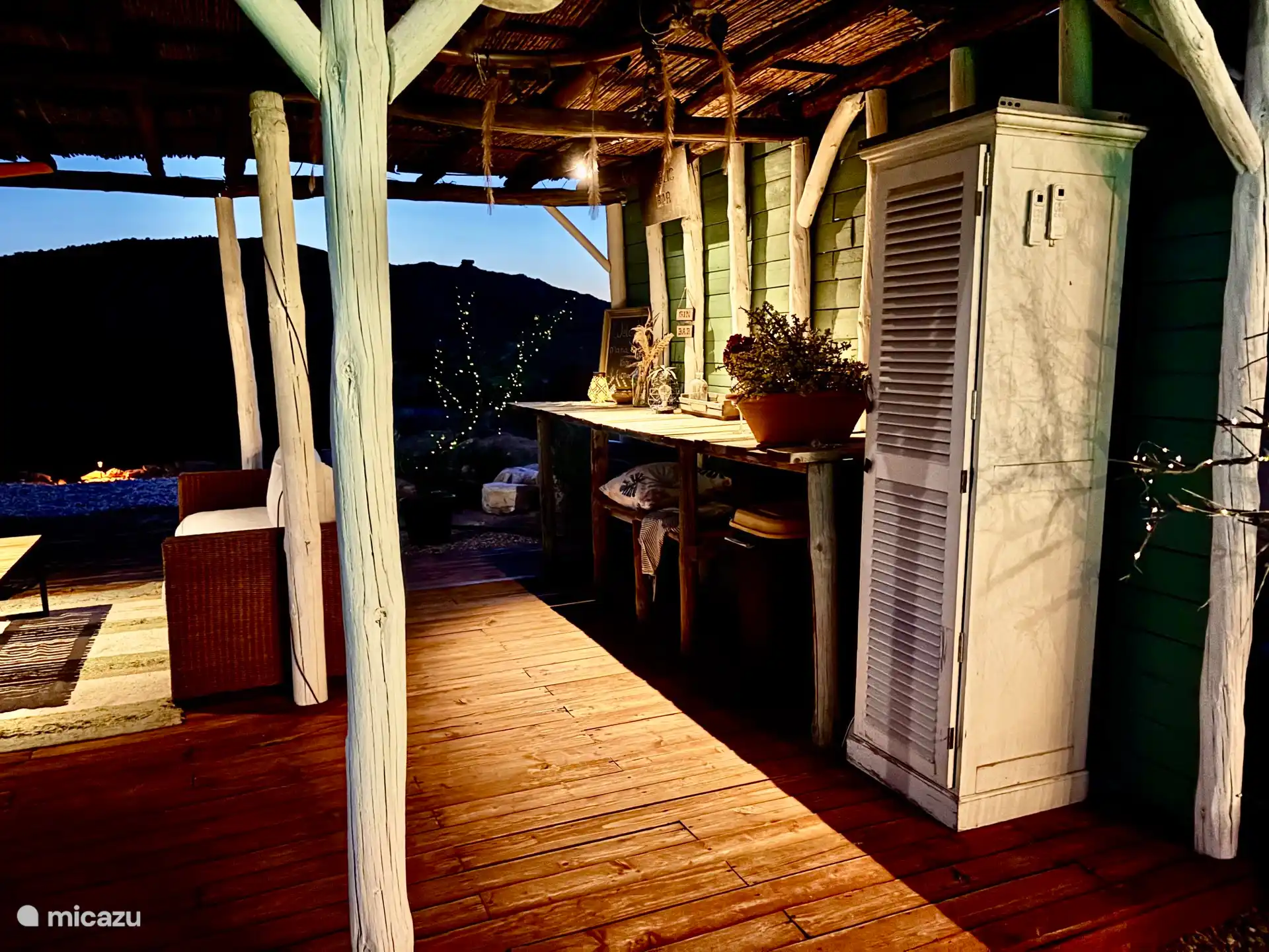 Pool bar