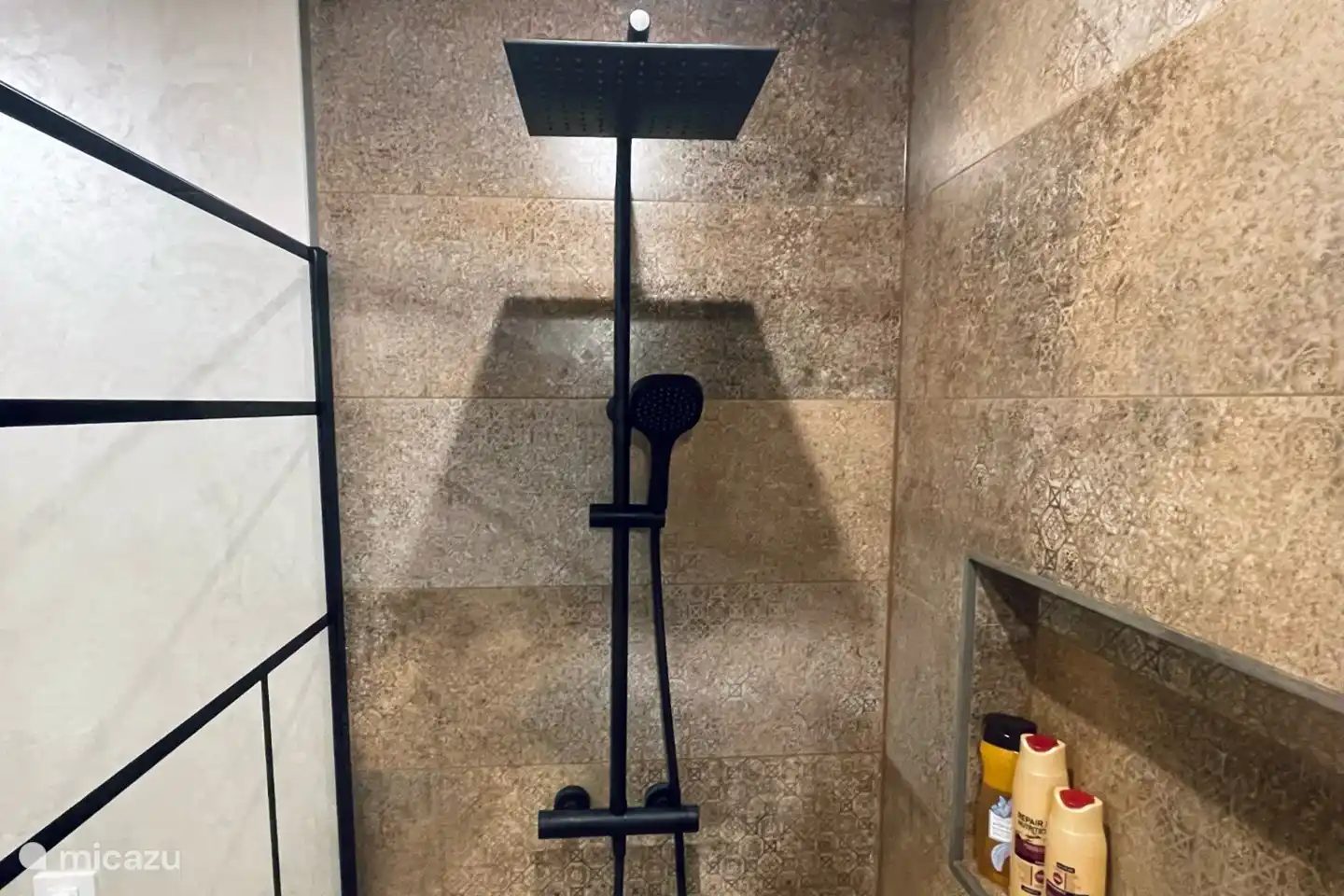 Drei-Zimmer-Wohnung mit ebenerdiger Dusche