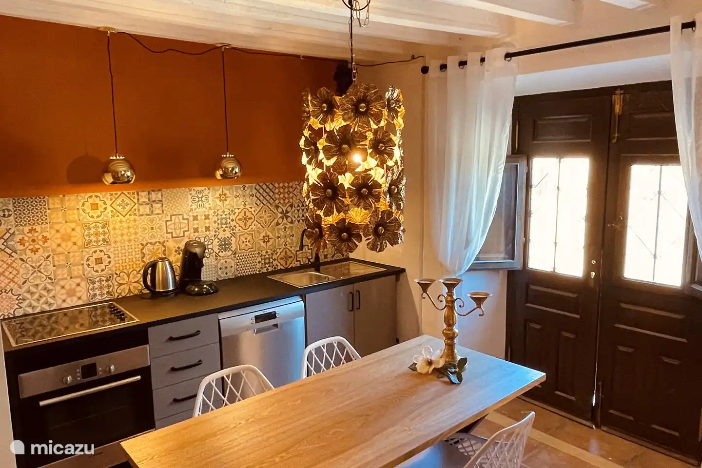 Küche mit zwei Schlafzimmern